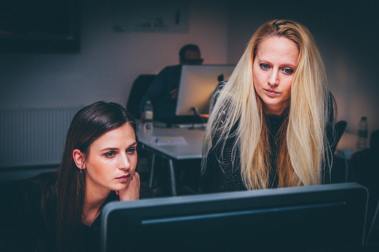 Two members of the WeissKlang team collaborating on product development