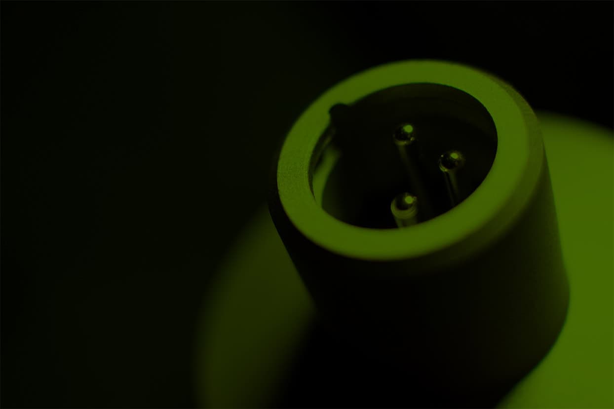 Mikrofonkapsel des WeissKlang L1 Plus in grünem Licht
