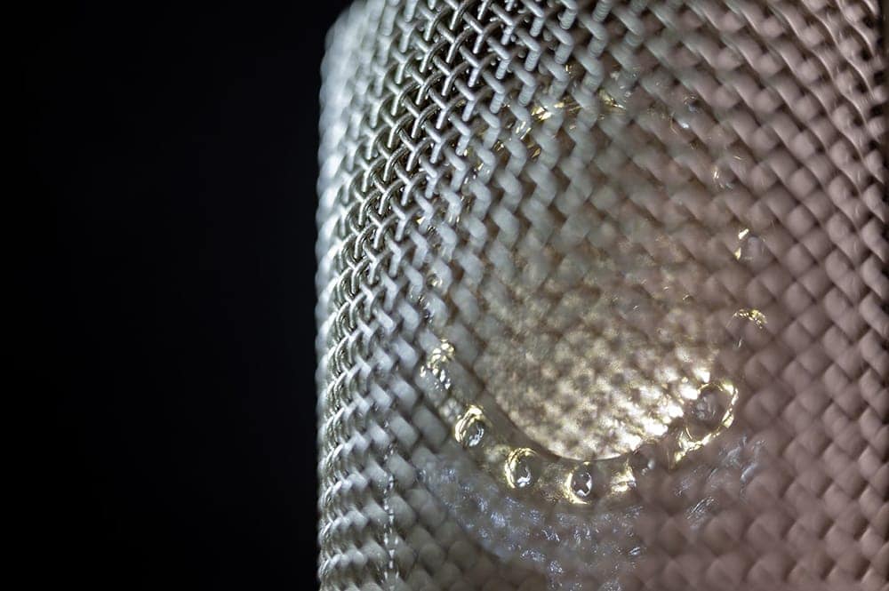 Gold-coated WMK-17 capsule inside the WeissKlang V17 microphone grille